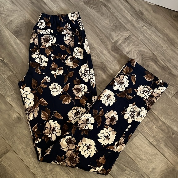 Isaac Mizrahi Live! Floral pants size 2 (tall) - Picture 3 of 7